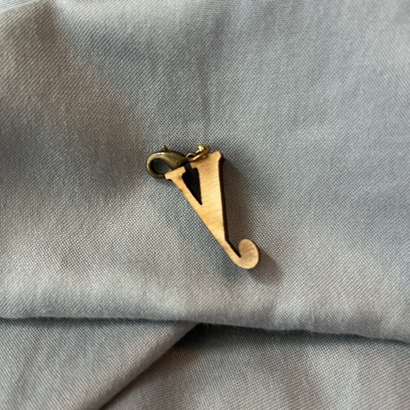 NWOT Anthropologie wood Letter y charm with clasp to our on any necklace.1”x1/4” - Picture 2 of 4